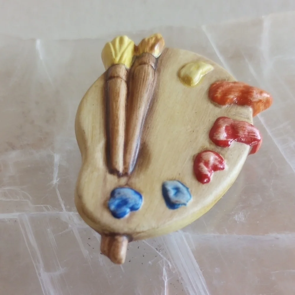 Artistic Palette Brooch with Paintbrushes Goebel Germany
